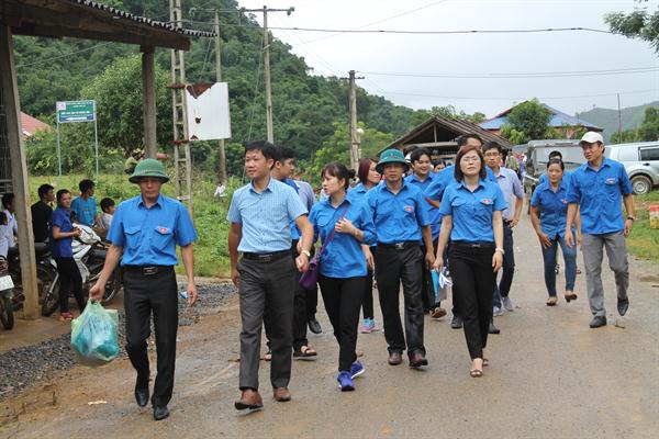 (Hình ảnh, Video) Hoạt động tình nguyện tại xã Mường Men, huyện Vân Hồ