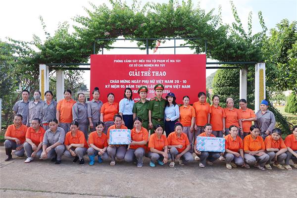 Nhân dịp ngày phụ nữ Việt Nam 20/10, cơ sở đã tổ chức nhiều hoạt động ý nghĩa cho các học viên nữ, bao gồm các trò chơi như kéo co và Tó má lẹ. Đặc biệt, cơ sở còn tạo điều kiện cho các học viên nữ được gặp gỡ chồng của mình, cũng đang trong quá trình cai nghiện tại đây...