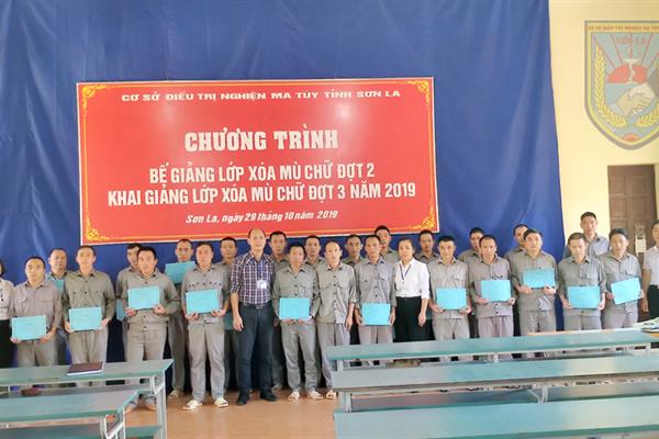 Khai giảng lớp xóa mù chữ đợt 3 và bế giảng lớp xóa mù đợt 2 năm 2019 cho học viên đang cai nghiện tại Cơ sở