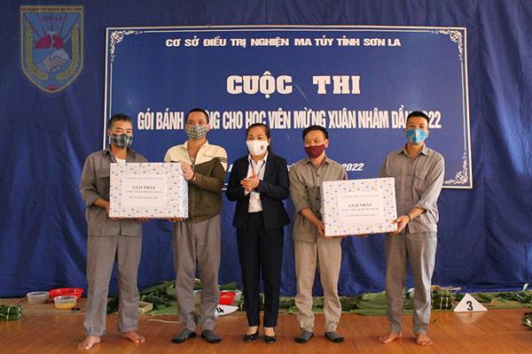 Cuộc thi gói bánh chưng mừng xuân Nhâm Dần năm 2022 cho học viên