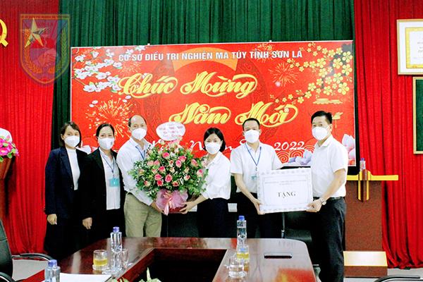 Lãnh đạo Sở Lao động – Thương binh và Xã hội thăm và tặng quà nhân ngày công tác xã hội Việt Nam 25.3